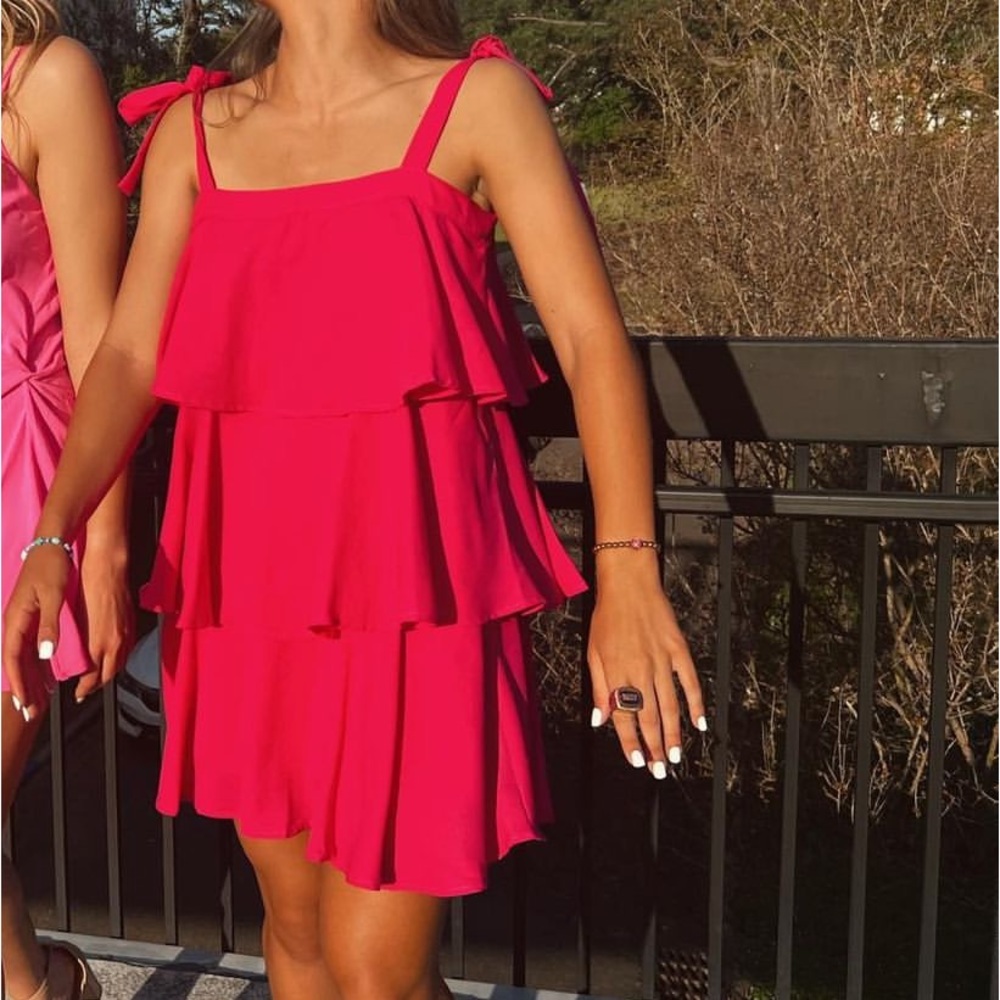 Short hot pink dress!!